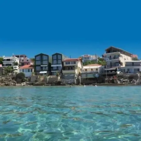 Hotel Rena In Front Of The Sea *